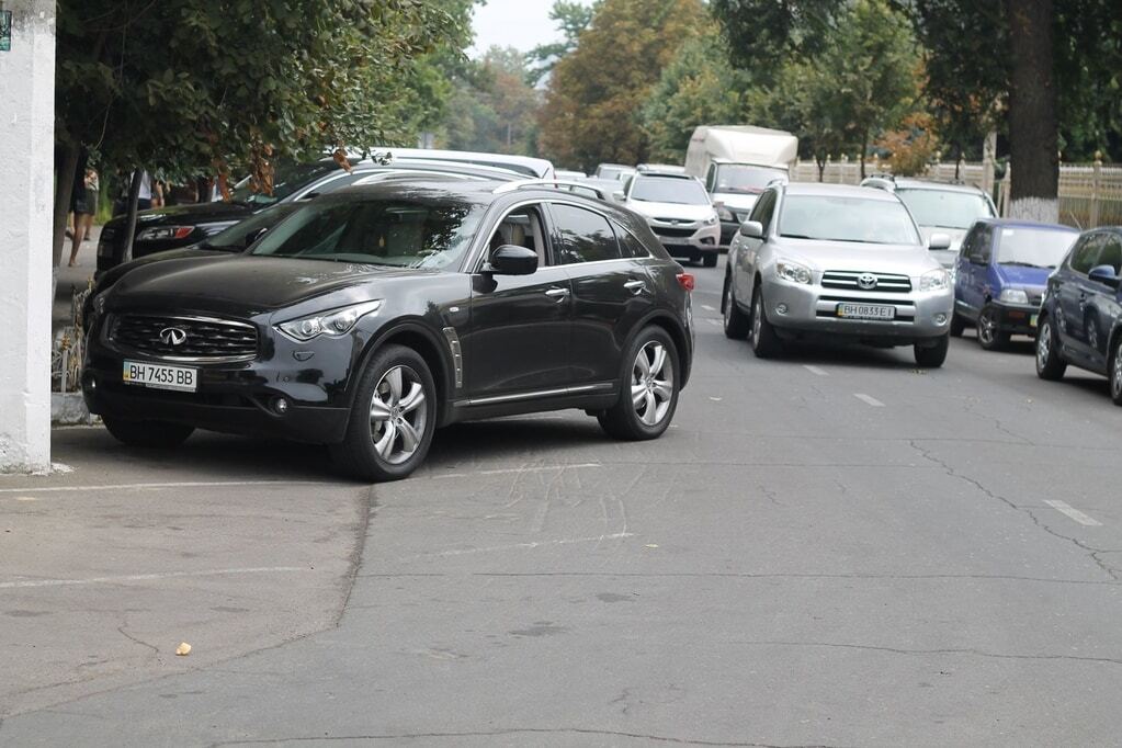 "Чтоб я так жил!" Автопарк кандидатов в прокуроры поразил своей роскошью. Фоторепортаж