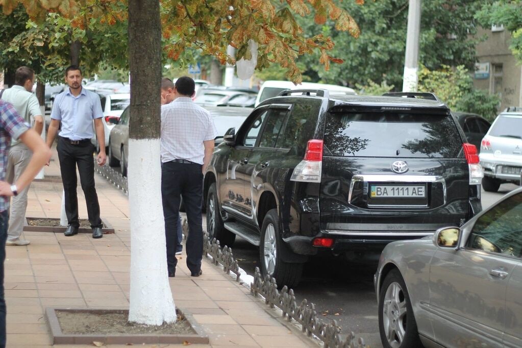 "Чтоб я так жил!" Автопарк кандидатов в прокуроры поразил своей роскошью. Фоторепортаж