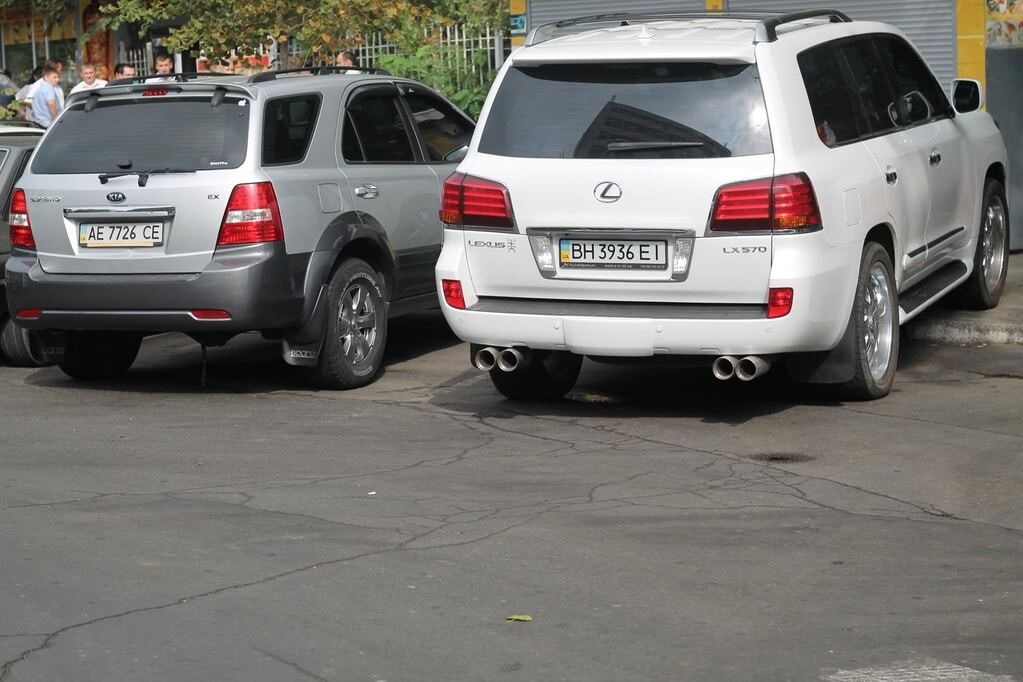 "Чтоб я так жил!" Автопарк кандидатов в прокуроры поразил своей роскошью. Фоторепортаж