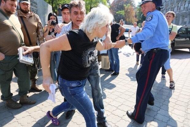 В Одессе марш в поддержку обвиняемых по делу Бузины закончился потасовками