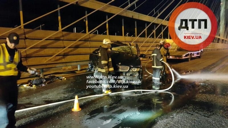 Всі подробиці жахливої ??аварії на Південному мосту: фото і відео з місця ДТП