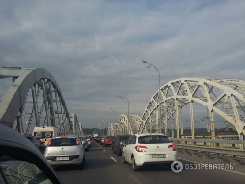 Київ застряг у заторах: зупинилися три мости