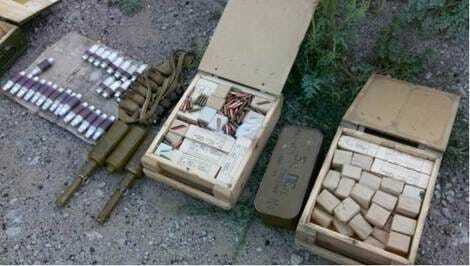 "Трамадол", стволы, гранаты. СБУ на Донбассе нашла арсенал оружия: опубликованы фото