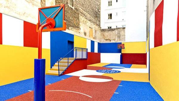 В Париже создали баскетбольную площадку-шедевр
