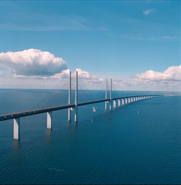 Фото удивительного моста в Европе, который "ныряет" под воду