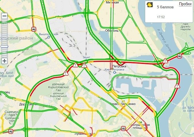 У Києві утворився багатокілометровий затор через аварію на Московському мосту