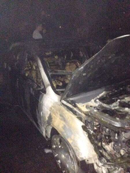 В Киеве возле девятиэтажки сгорели три автомобиля 