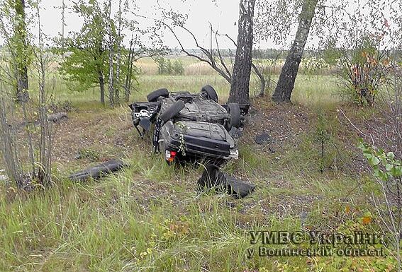 У страшному ДТП на Волині загинули двоє хлопців: фото з місця аварії