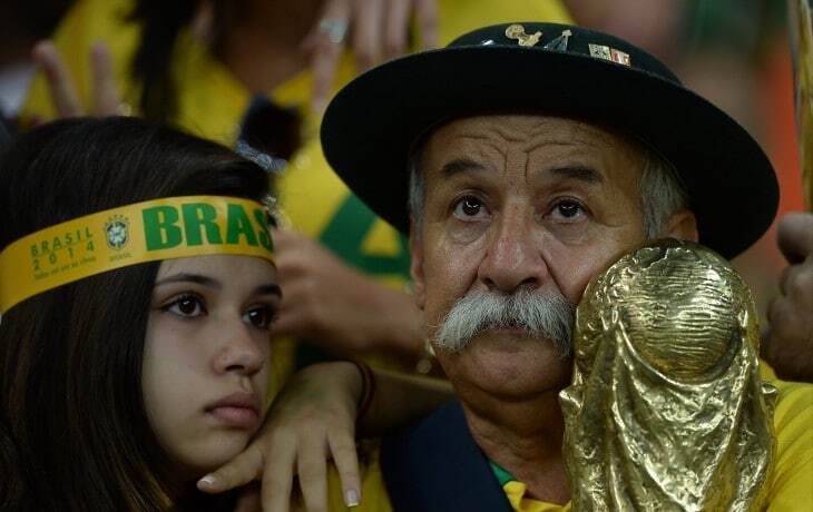 Дедушка с кубком: умер самый знаменитый болельщик сборной Бразилии