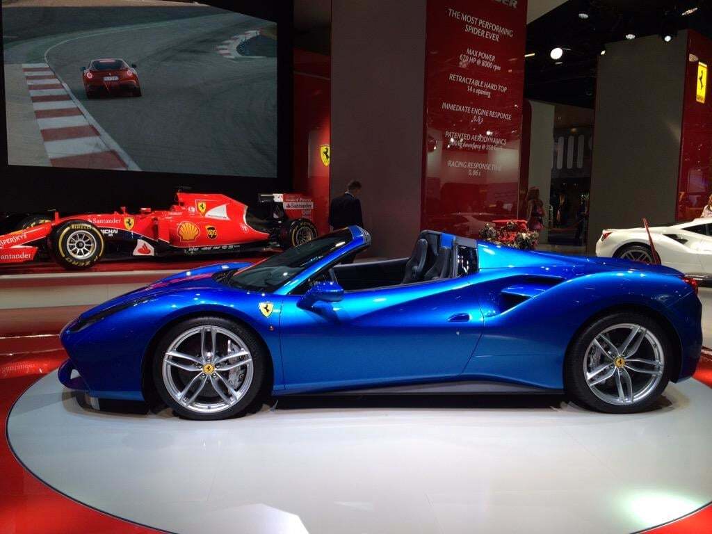 Франкфуртский автосалон: быстрейший кабриолет Ferrari запечатлен топлесс на фото и видео
