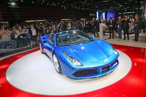 Франкфуртский автосалон: быстрейший кабриолет Ferrari запечатлен топлесс на фото и видео