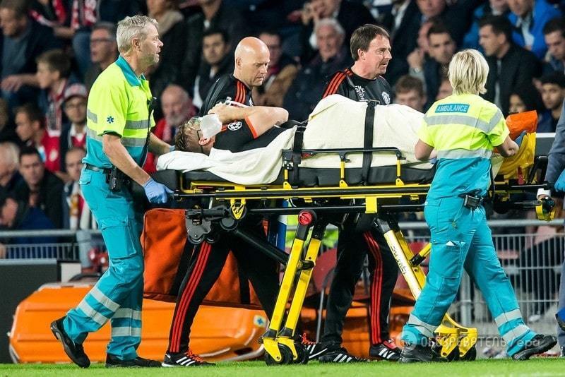 Игрок "Манчестер Юнайтед" получил ужасную травму в Лиге чемпионов: шокирующее видео