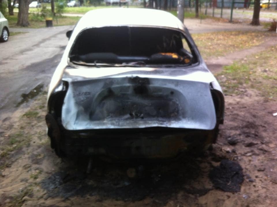 В Киеве неизвестные устроили массовый поджог автомобилей