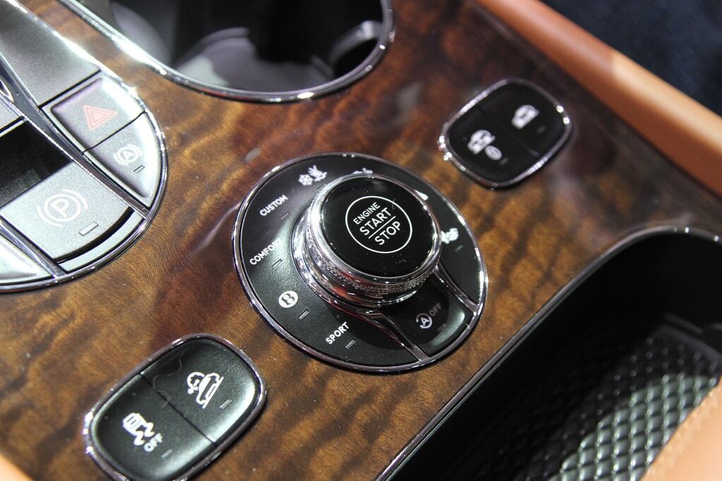 Франкфуртський автосалон: Bentley розпродав кращий позашляховик світу