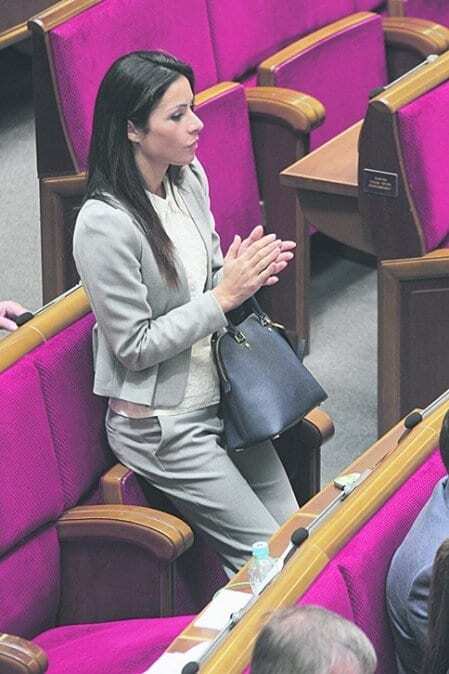 Депутаты от Louis Vuitton: Тимошенко сверкала бриллиантами, а Кужель куталась в шаль