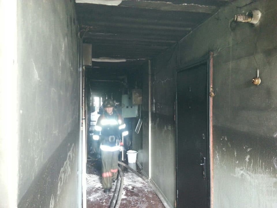 В киевской девятиэтажке сгорела квартира
