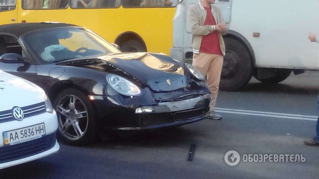 В Киеве Porsche "влетел"в Toyota: фото с места ДТП
