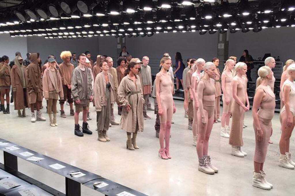 Неделя моды в Нью-Йорке: Канье Уэст представил скандальную коллекцию для Adidas