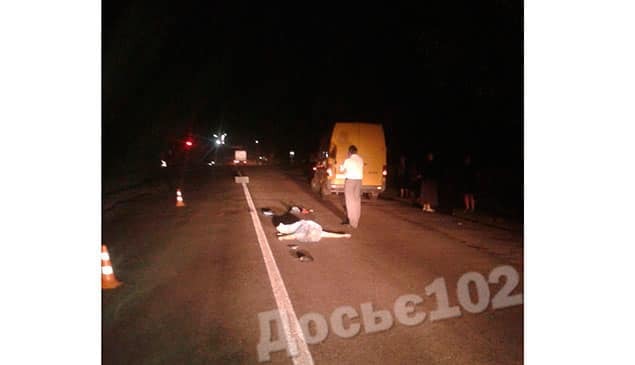 На Тернопольщине автомобиль насмерть сбил женщину: фото с места аварии
