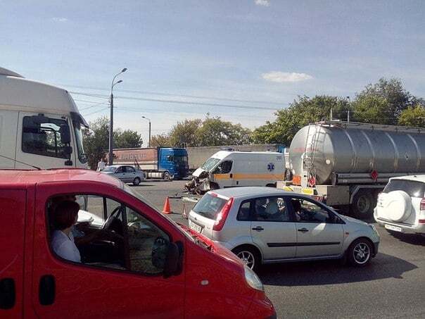 У Харкові зіткнулися "швидка" і маршрутка: 9 постраждалих. Фото з місця ДТП