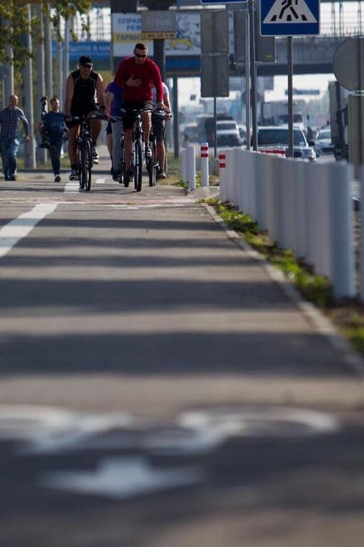 У Києві в спальному районі без метро відкрили велодоріжку 