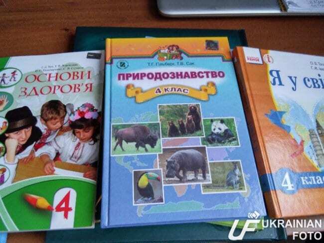 На киевских рынках торгуют учебниками, которые Квит "не напечатал"