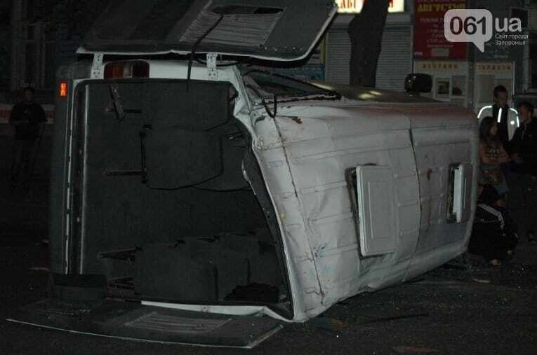 Toyota протаранила маршрутку в Запоріжжі: фото з місця аварії