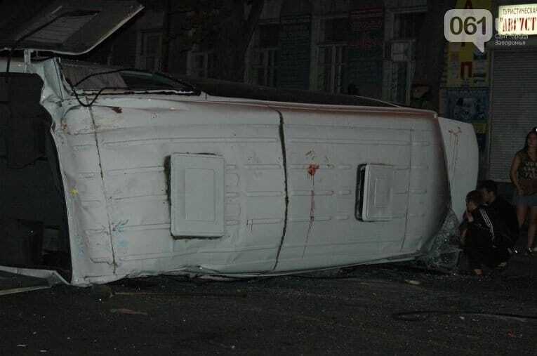 Toyota протаранила маршрутку в Запорожье: фото с места аварии