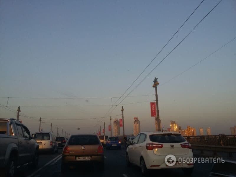 Київ застряг у заторах: через ДТП "стоїть" міст Патона