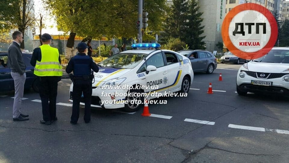 В Киеве полицейские попали в ДТП: опубликованы фото 