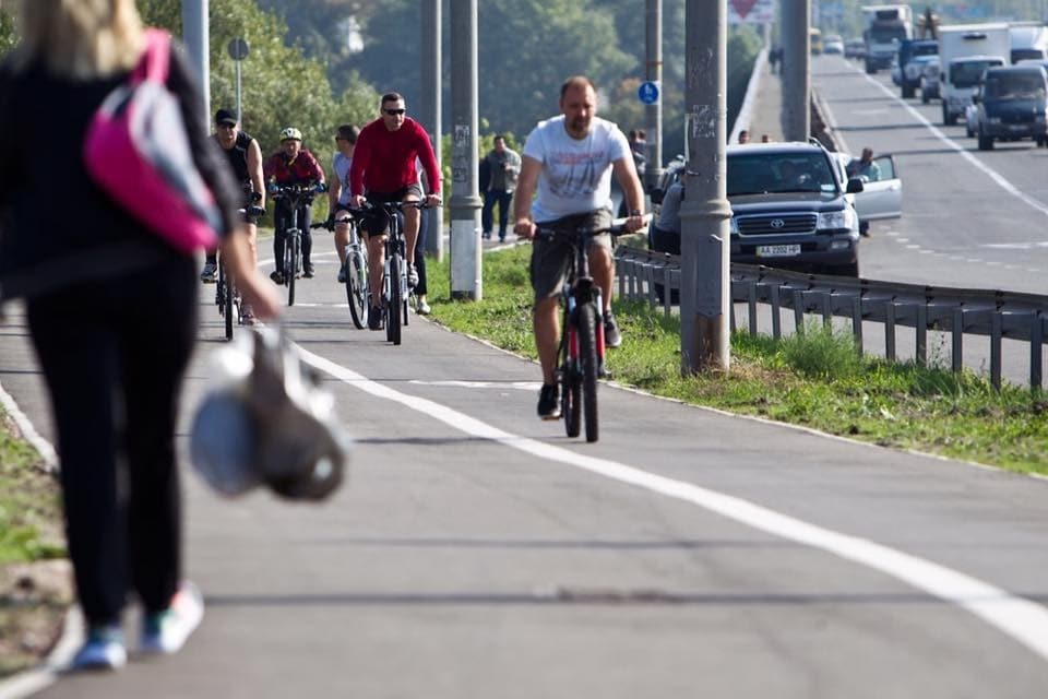 У Києві в спальному районі без метро відкрили велодоріжку 