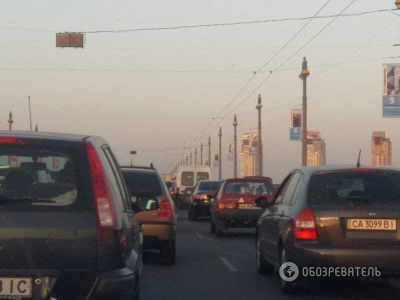 Київ застряг у заторах: через ДТП "стоїть" міст Патона