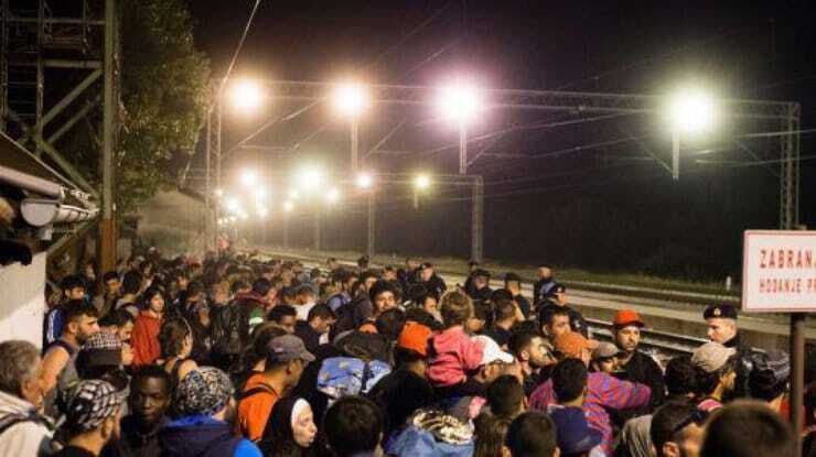 В Словении беженцев разгоняли слезоточивым газом: опубликованы фото