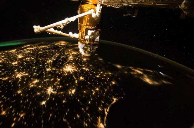 Астронавт показал утреннюю Землю: уникальное фото