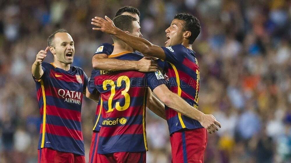 Чемпионский август великолепной "Барселоны": яркие фото