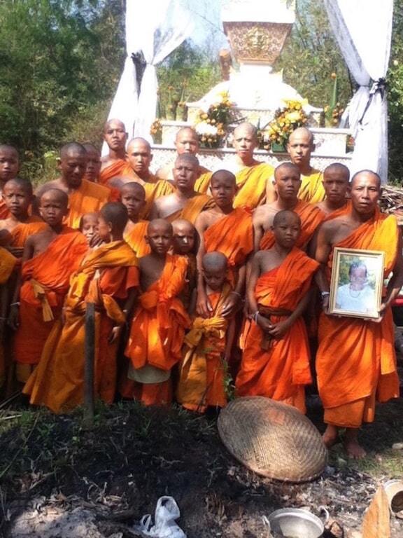 С потерянного iPod в сеть выложили личные фото буддийских монахов