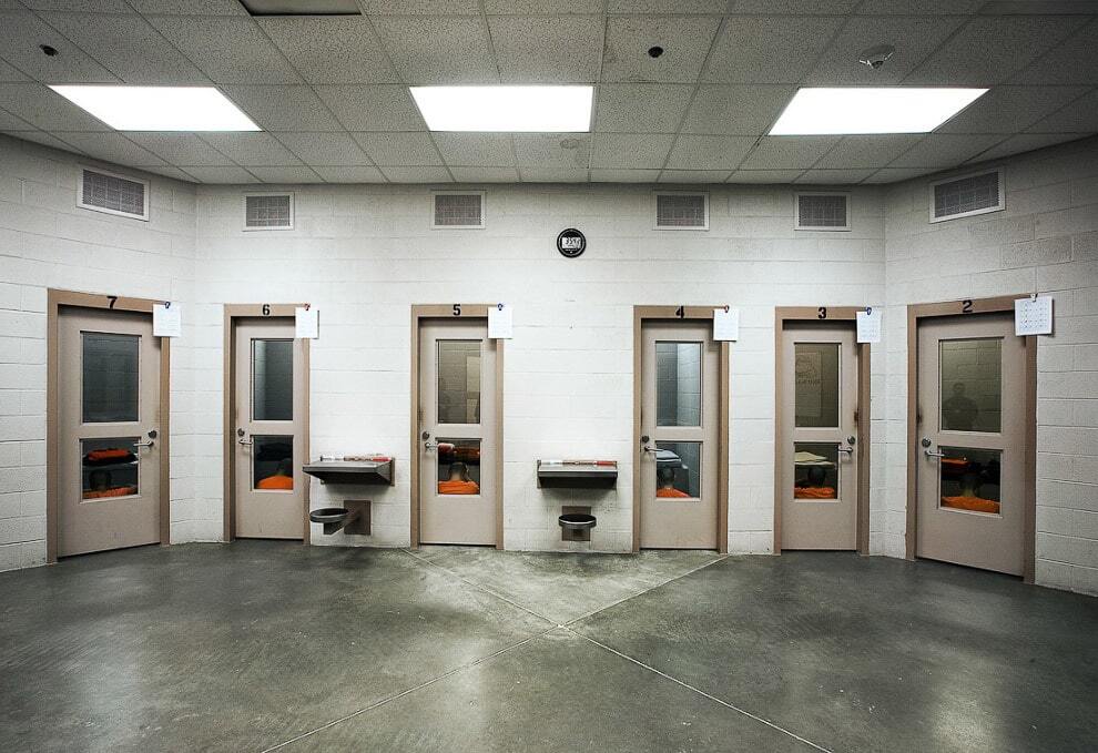 Детская жесткость: как выглядят тюрьмы для несовершеннолетних в США
