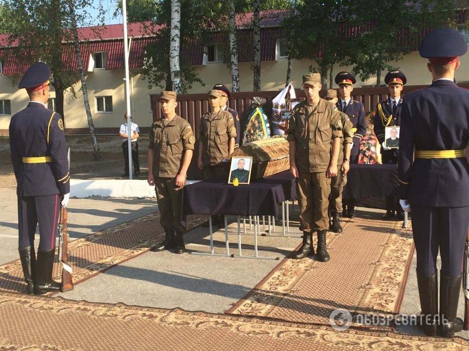 У Нових Петрівцях розпочалося прощання з першим нацгвардійцем, який загинув під Радою 