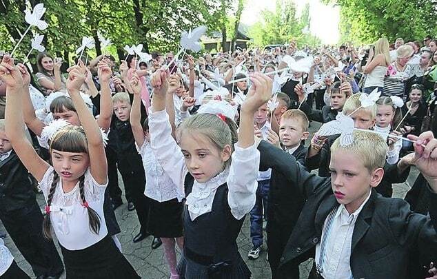 На День знань у Донецьку від дітей вимагали писати листи Путіну і Меркель