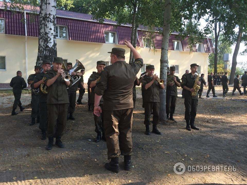 У Нових Петрівцях розпочалося прощання з першим нацгвардійцем, який загинув під Радою 