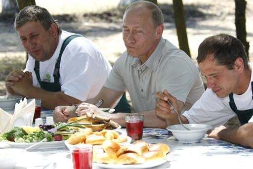 Что любят покушать мировые лидеры: Меркель селедку, а Путин мороженое