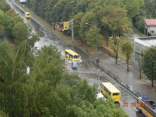 Дощі влаштували у Львові справжній потоп: фото та відео "великої води"