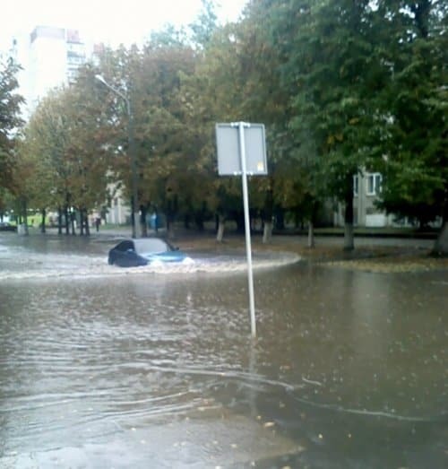 Дощі влаштували у Львові справжній потоп: фото та відео "великої води"