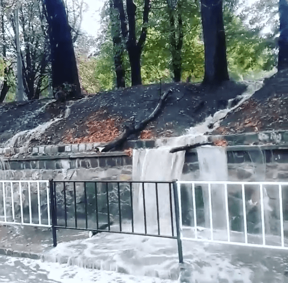 Дощі влаштували у Львові справжній потоп: фото та відео "великої води"
