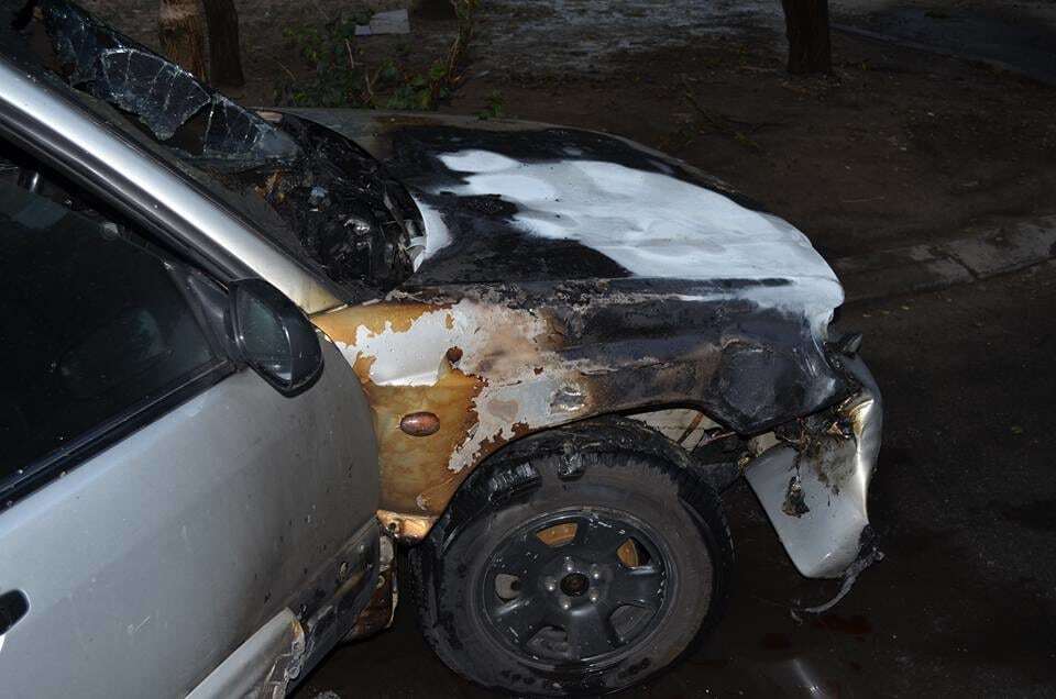 В Херсоне сожгли машину руководителя "Правого сектора": опубликованы фото