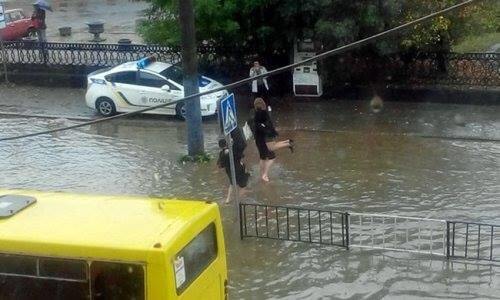 Дожди устроили во Львове настоящий потоп: фото и видео "большой воды"