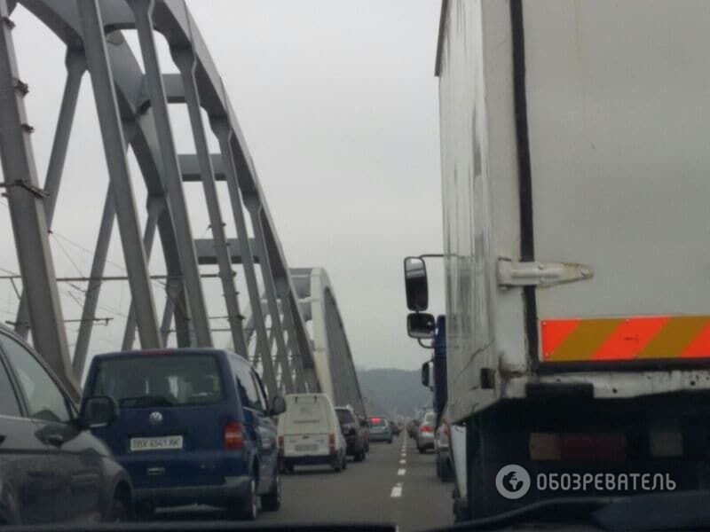 У Києві дорожні затори паралізували мости