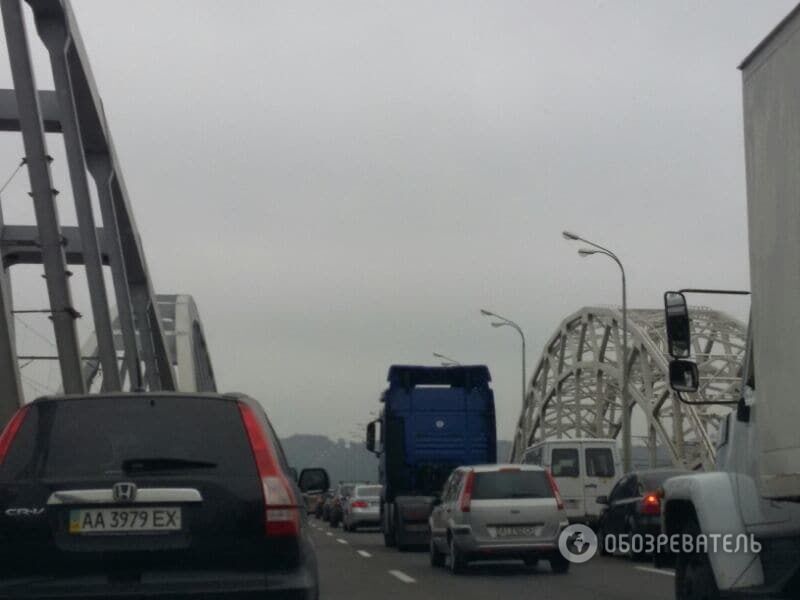 В Киеве дорожные заторы парализовали мосты
