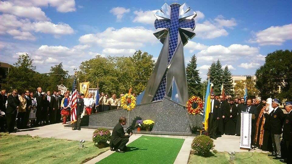 У США Філарет освятив перший пам'ятник Небесній Сотні: фоторепортаж