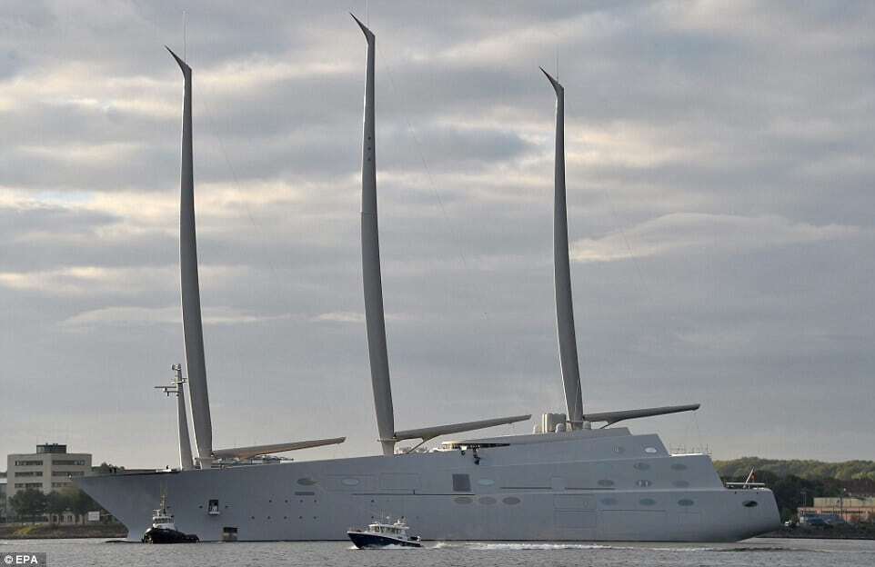 Пєсков би плакав: у олігарха з Росії знайшли гігантську яхту. Фотофакт